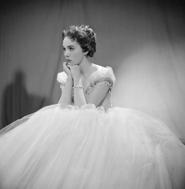 A Look Back at Julie Andrews as Cinderella in 1957 ~ Vintage Everyday