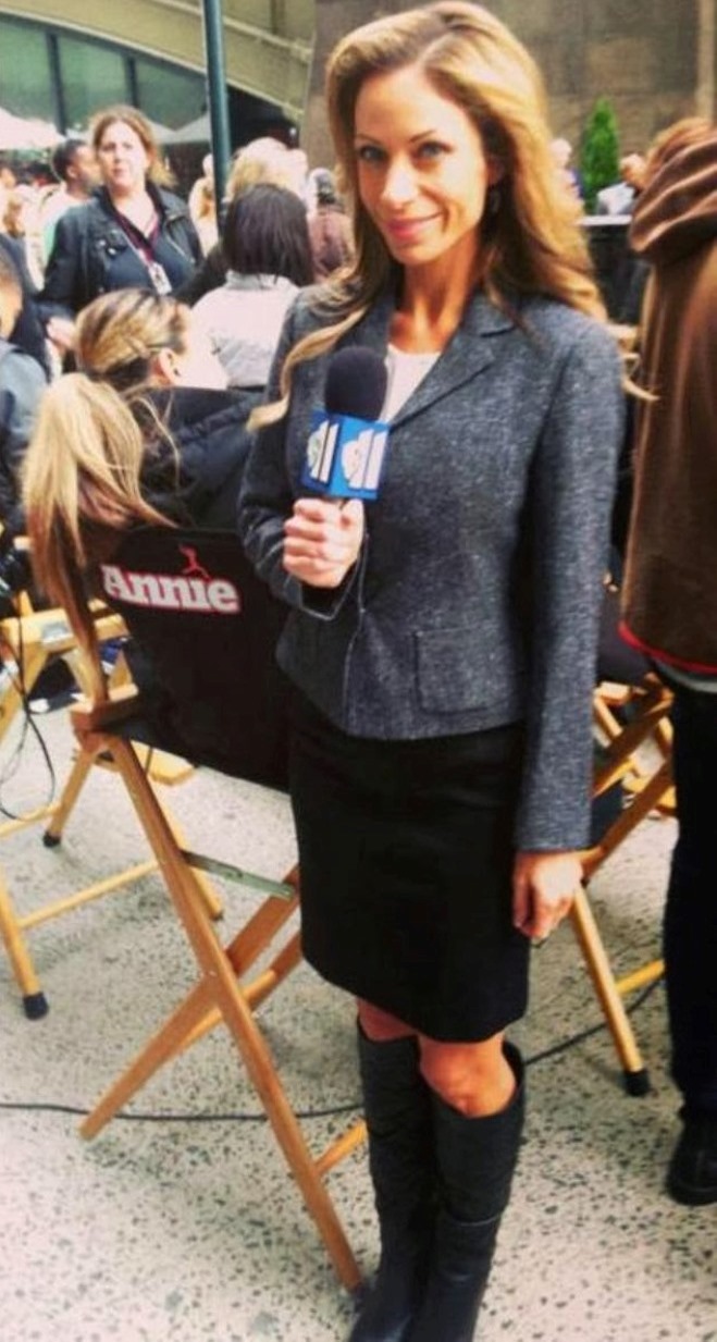 THE APPRECIATION OF BOOTED NEWS WOMEN BLOG : THE JILL NICOLINI STYLE FILE