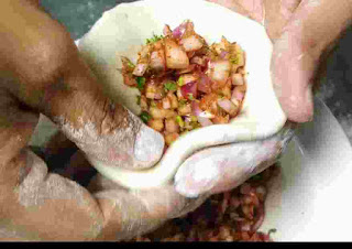 Stuffing Onion fillings at the centre of dough