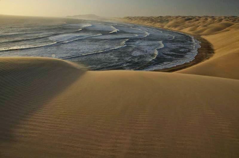 Namib_Desert_Where_the_Desert_meets_the_Ocean_002.jpg