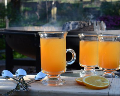 Mulled Apple Cider ♥ KitchenParade.com, how to mull apple cider with fruit and spices, turning everyday supermarket-variety apple cider into something special and irresistible.