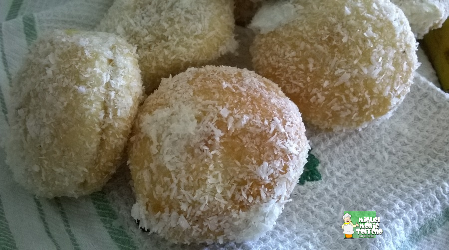Coquetes de Coco relleno de Nata (crema de leche)