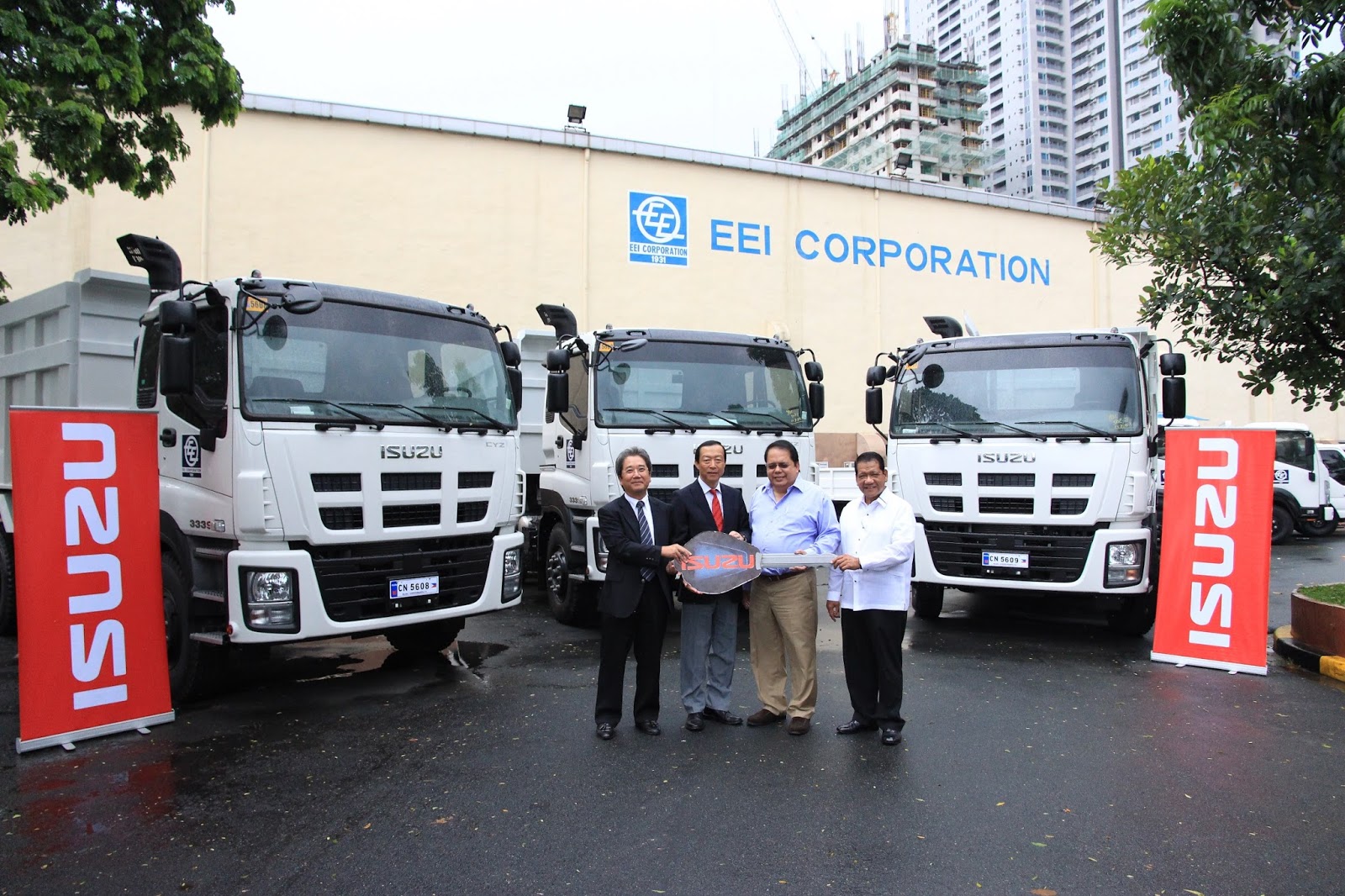 Isuzu PH delivers heavy-duty trucks to EEI Corporation