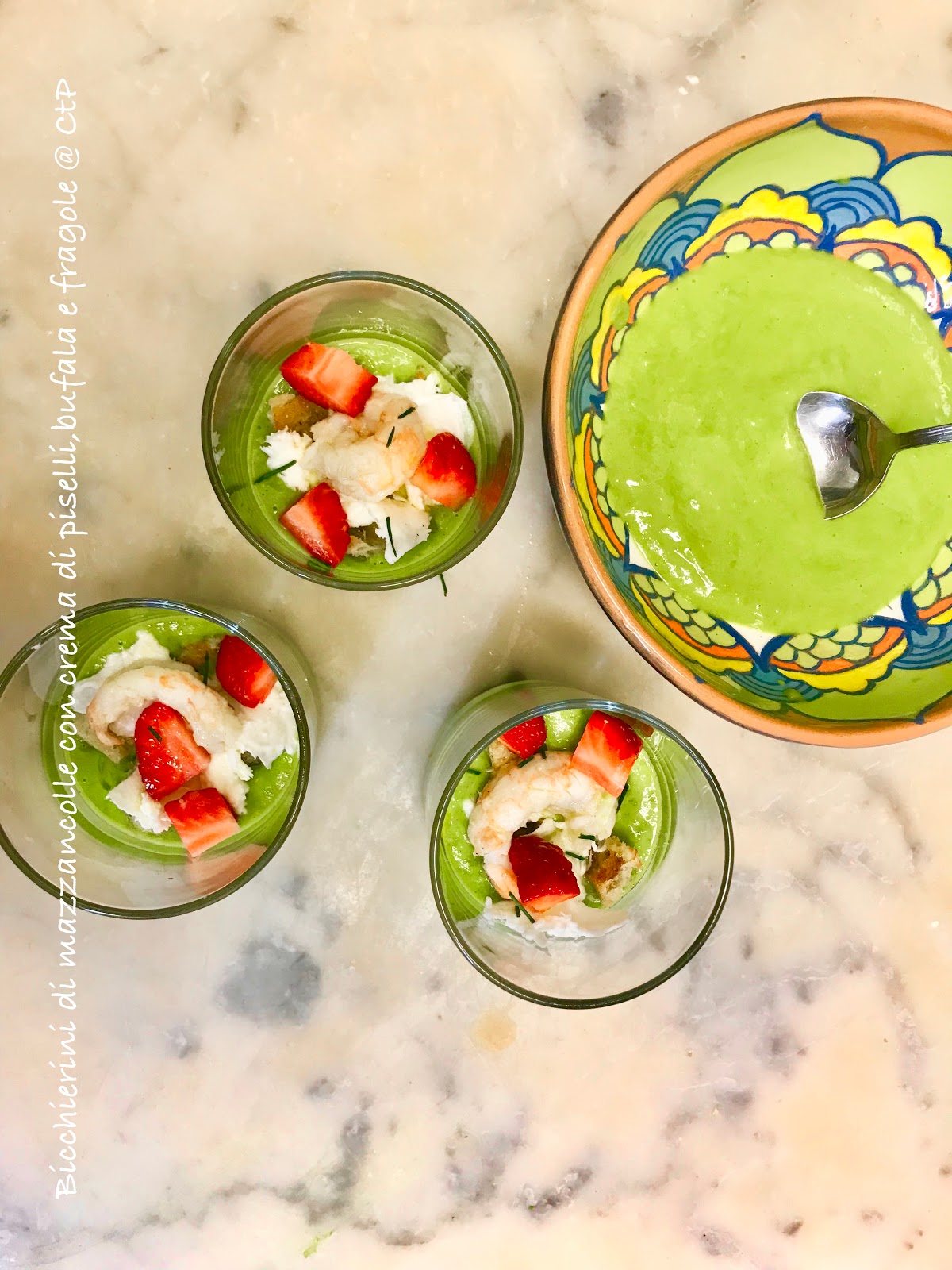 Bicchierini con mazzancolle crema di piselli fragole e erba cipollina alessandra ruggeri Bicchierini con mazzancolle crema di piselli fragole e erba cipollina alessandra ruggeri