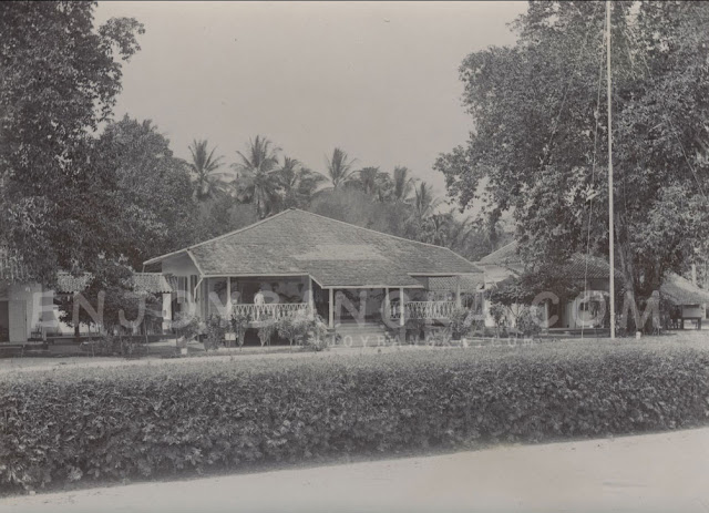 Rumah-orang-Eropa,-mungkin-di-Koerouw-dekat-Namang,-selatan-Pangkalpinang-enjoy-bangka