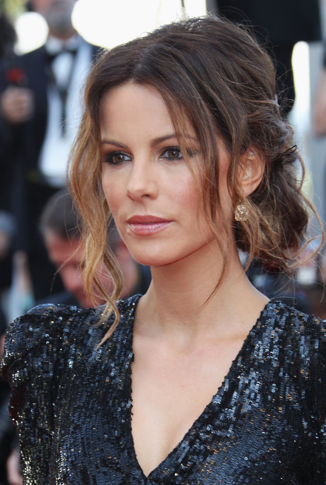 http://1.bp.blogspot.com/-jFmugVHtQdI/TwMDvDbpAXI/AAAAAAAACzE/CJ04ythUwrI/s1600/18681-katebeckinsale-biutiful-premiere-at-cannes-f.jpg