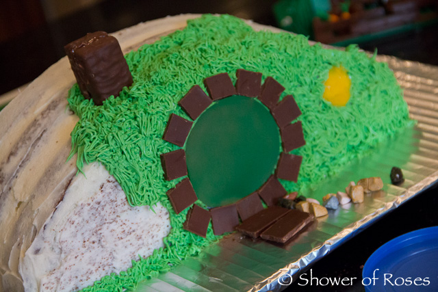 Shower Of Roses Bilbo S Hobbit Hole A Hobbit Themed Birthday Cake