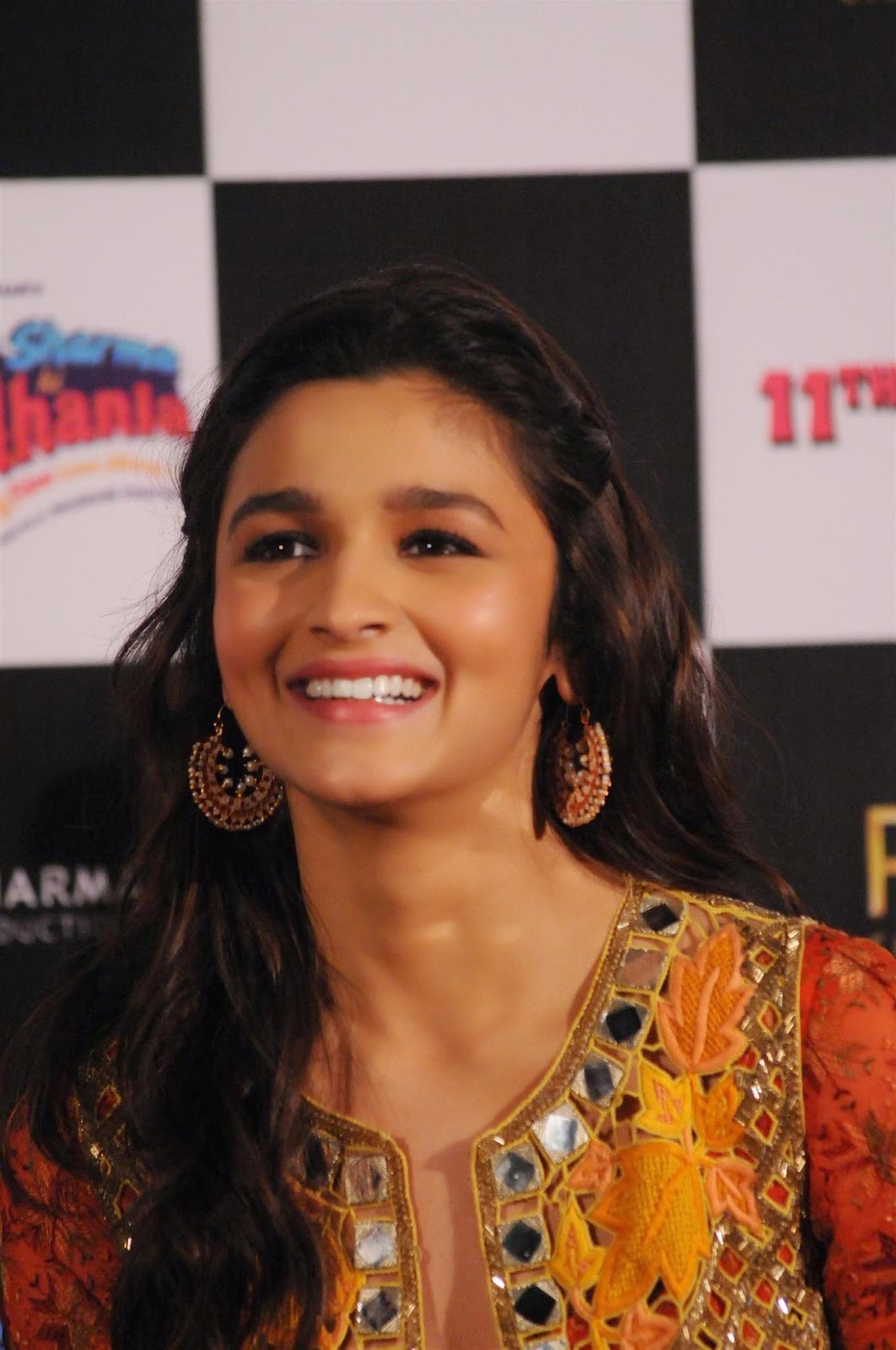 High Quality Bollywood Celebrity Pictures: Alia Bhatt Looks Sexy At