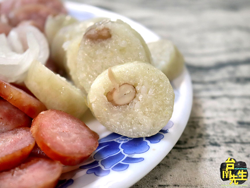 台南香腸熟肉/80多年老店傍晚才營業/當天採買新鮮食材備料/用餐時段必客滿/在地人帶路沒有觀光客/老台南人回憶中的傳統古早味