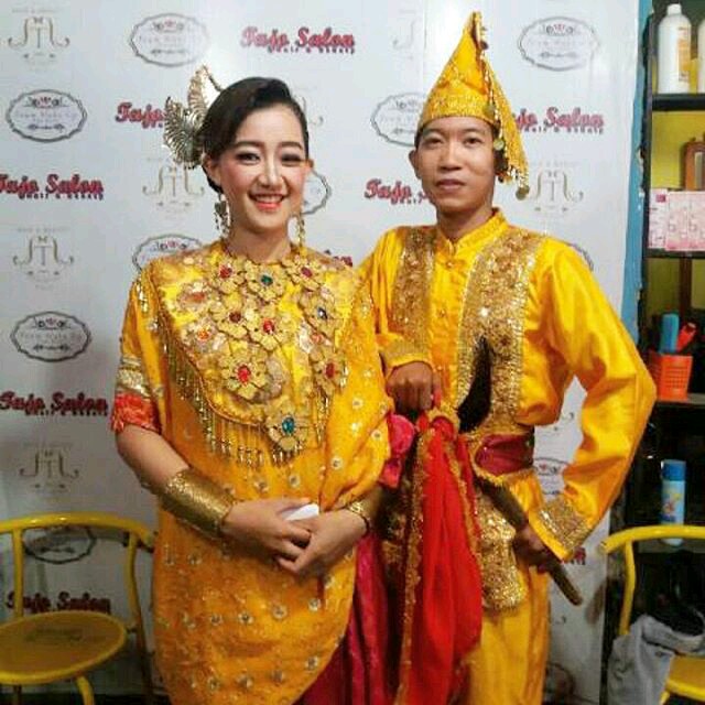 " SANGGAR NUSANTARA DOT COM " | Jakarta: Sewa baju adat Sulawesi Tengah