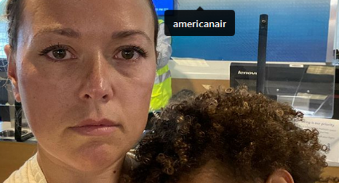 Πέταξαν έξω από το αεροπλάνο μητέρα γιατί ο δύο χρονών γιος της δε φορούσε μάσκα (Photo)