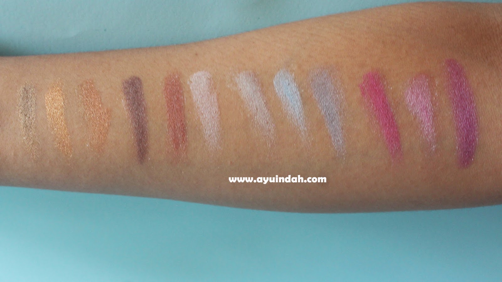 JUST MISS EYESHADOW REVIEW AYU INDAH BEAUTY & LIFESTYLE JOURNAL