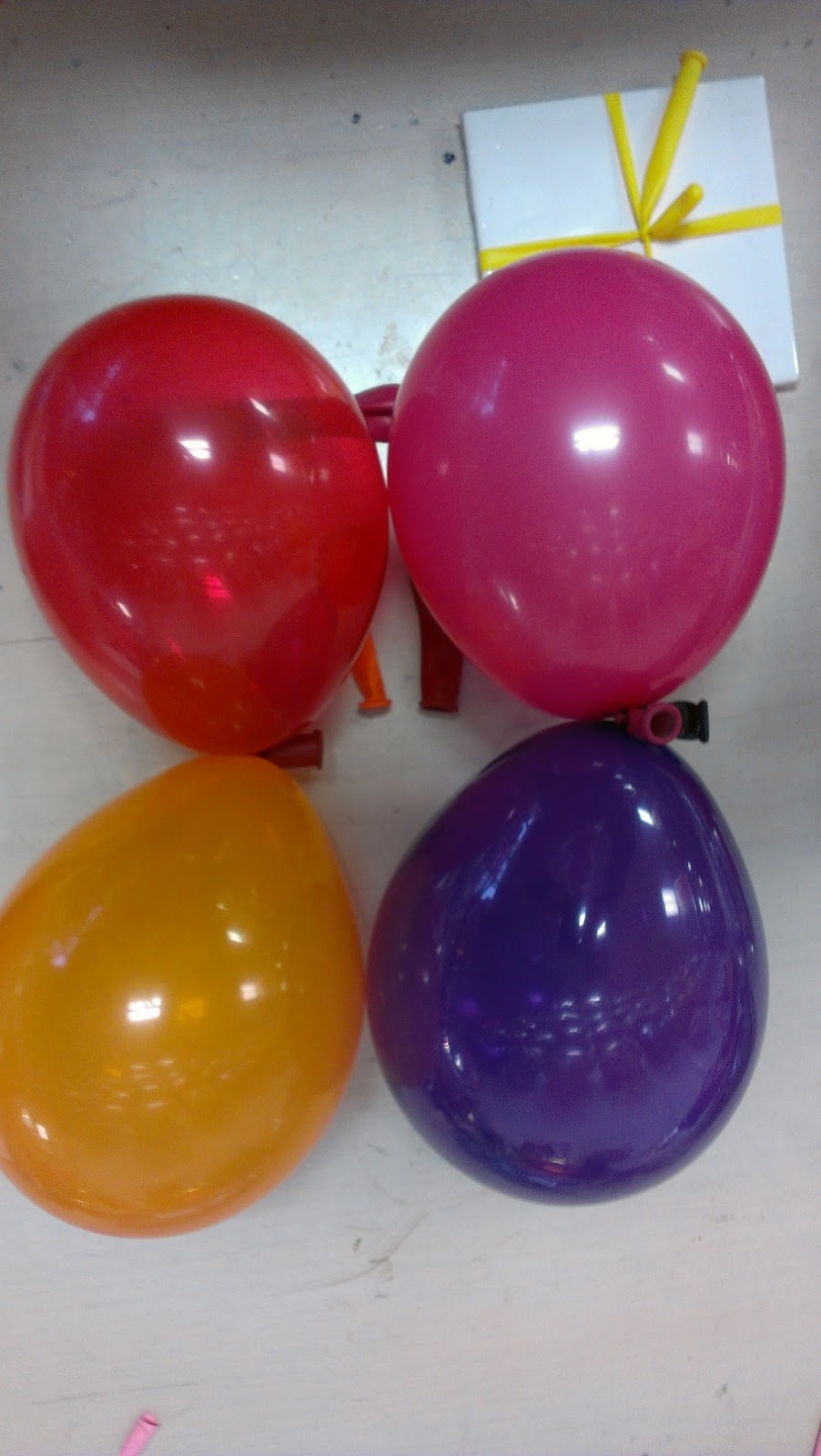 Let's get creative! Air filled balloon centerpiece