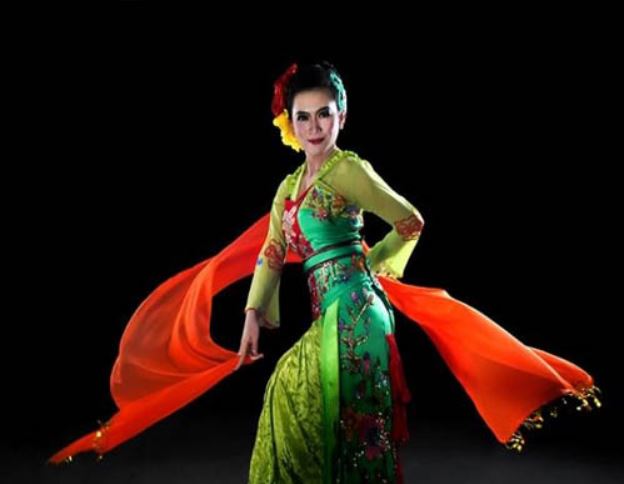 Properti Tari Jaipong Yang Biasa Digunakan Saat Pertunjukan Diknaspedia