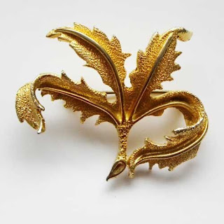 Folding leaf brooch by Exquisite