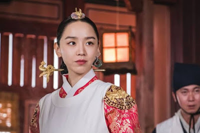shin hye sun sebagai ratu kim so yong pemeran utama mr queen
