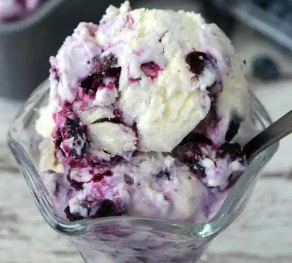 NO CHURN EASY BLUEBERRY CHEESECAKE ICE CREAM #desserts #sweets NO CHURN EASY BLUEBERRY CHEESECAKE ICE CREAM #desserts #sweets