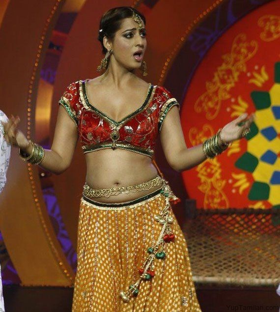 Mahie-Gill-seducing-Bikini-Photos-HD-Pictures