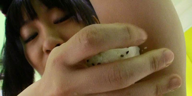 Ngeri Banget , Wanita Ini Bikin Sushi Pakai Ketek,Berani Coba ?