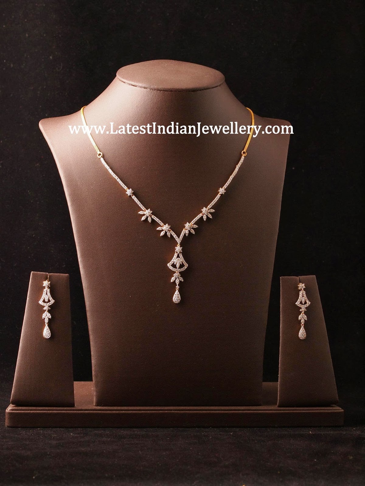 Stylish Simple Diamond Necklace Sets