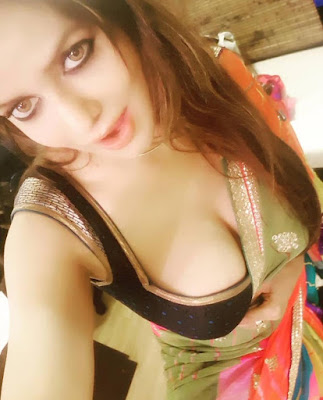 bhabhi blouse boobs