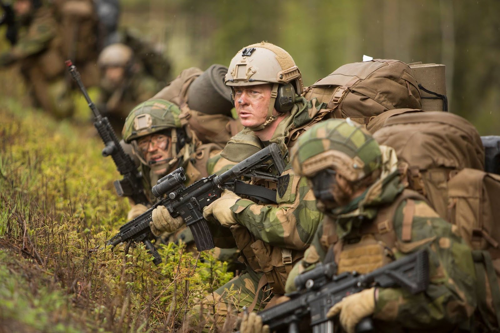 SNAFU!: Royal Danish Army Infantry on exercise....1600 x 1066