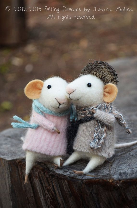 Мыши пара. Мышки из Войлока. Влюбленная мышка. Две мышки. Влюбленные мышата.