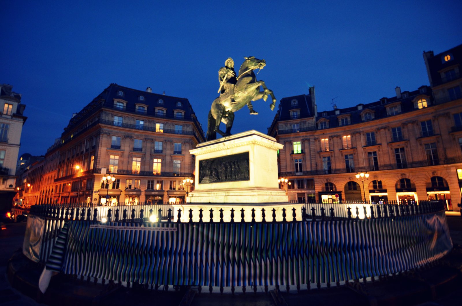 ParisDailyPhoto Place des victoires
