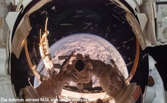 Foto-foto Narsis Terbaik Para Astronot di Luar Angkasa
