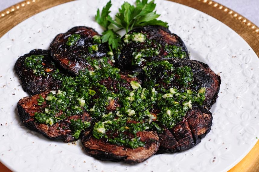  Hoy, invito yo ! Hoy, sobriedad Portobellos a la plancha, con ajo y