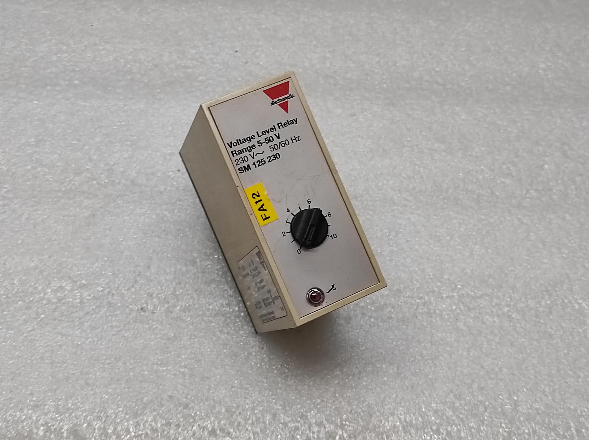 CARLO GAVAZZI SM 125 230 VOLTAGE LEVEL RELAY 230V SM125230