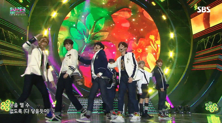 요즘 무대하는중에 멤버 놀리는 아이돌 | 인스티즈