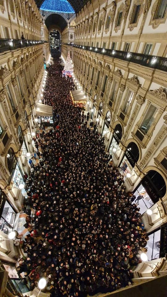 Milano,600 sindaci in corteo Segre: l'odio non ha futuro