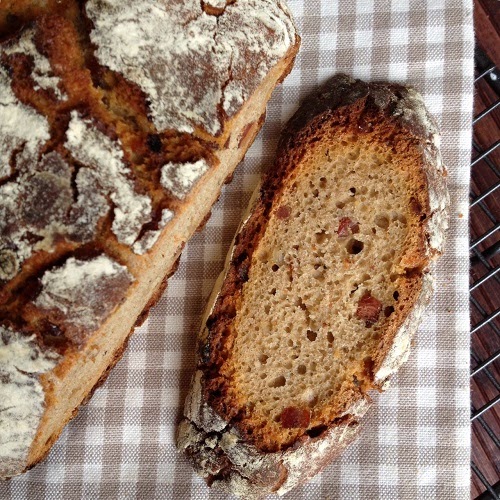 Südtiroler Speck-Zwiebel-Brot