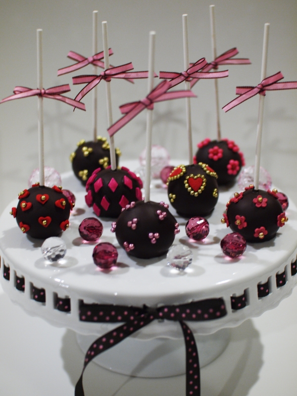 Valentine Cake PoPs - Romantic Ideas for Valentines Day