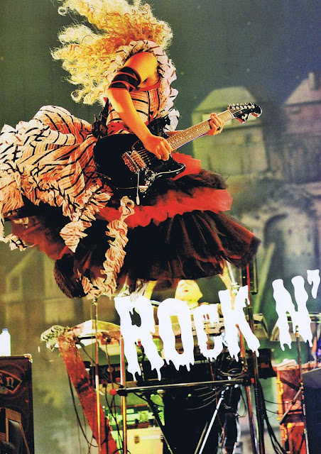 매년 고퀄의 할로윈 코스튬을 하는 가수 | 인스티즈