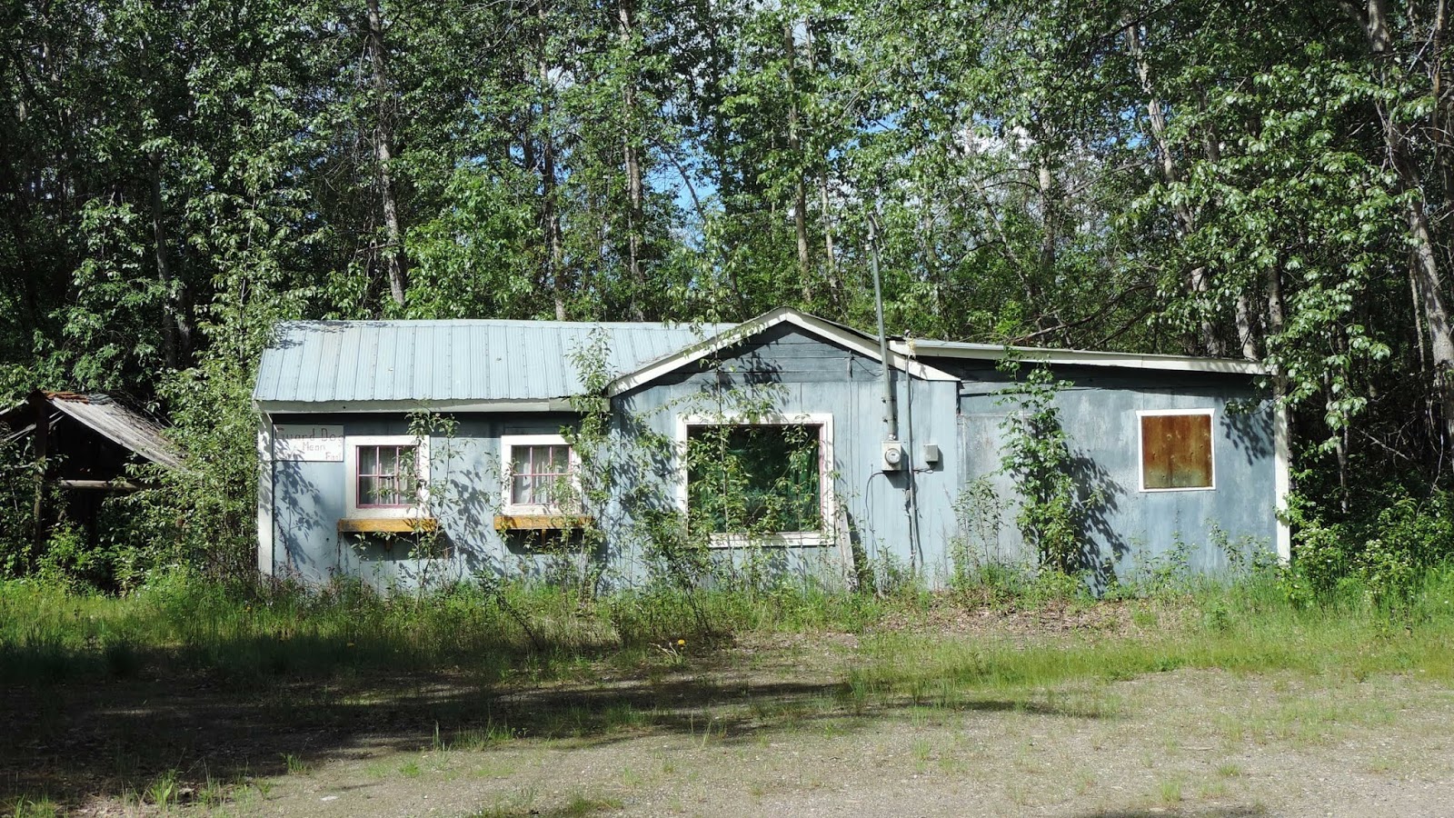 Travel with Kevin and Ruth Mayo to Keno City, Yukon and mama bear with