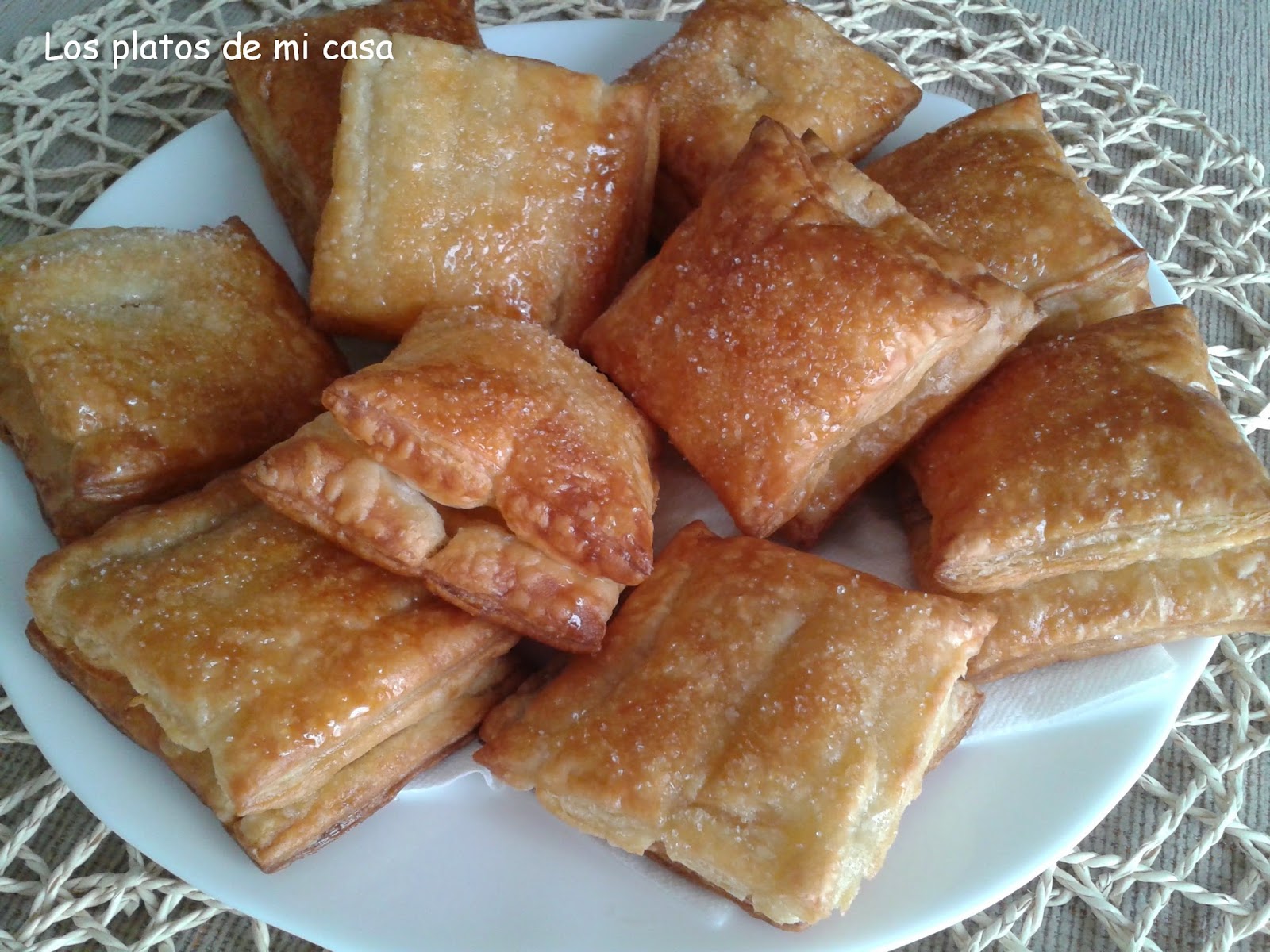 COJINES DE HOJALDRE CON MIEL