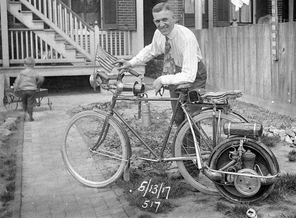 Smith Motor Wheel, a SelfContained Power Unit Designed for Attachment