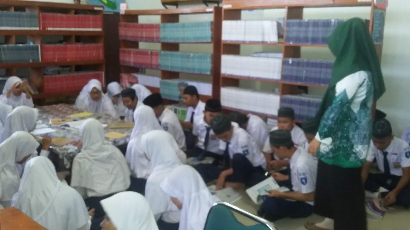 KEGIATAN LITERASI 1 (Laporan Membaca Buku Kumpulan Puisi)