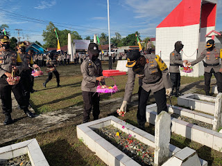 Peringati Hari Bhayangkara Ke- 74, Polres Luwu Utara Ziarah Tabur Bunga ke Taman Makam Pahlawan