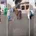 شاهد بالفيديو : رجل أمن يُلبس حذاءه لمسنة تائهة قرب المسجد الحرام ويسير حافياً بدرجة حرارة مرتفعه لإيصالها إلى وجهتها شاهد بالفيديو : رجل أمن يُلبس حذاءه لمسنة تائهة قرب المسجد الحرام ويسير حافياً بدرجة حرارة مرتفعه لإيصالها إلى وجهتها