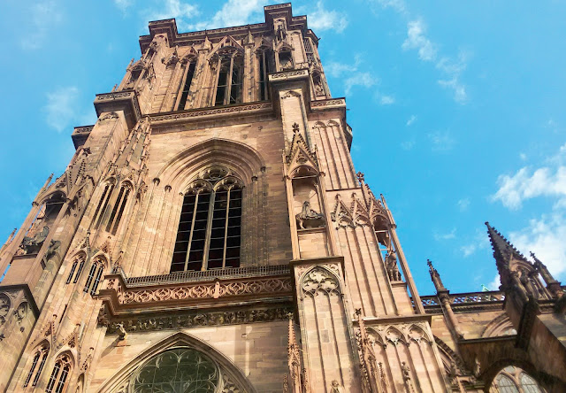 Katedra Notre-Dame od dołu Katedra Notre-Dame, Francja, Strasbourg
