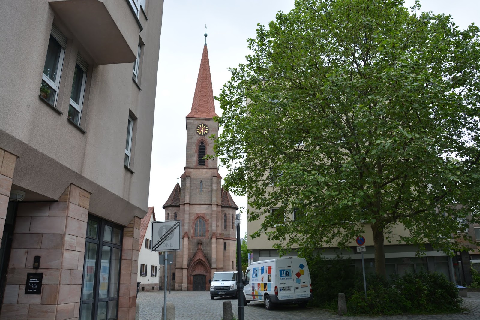 Nürnberginfo Kirche St. Leonhard mit Friedhof
