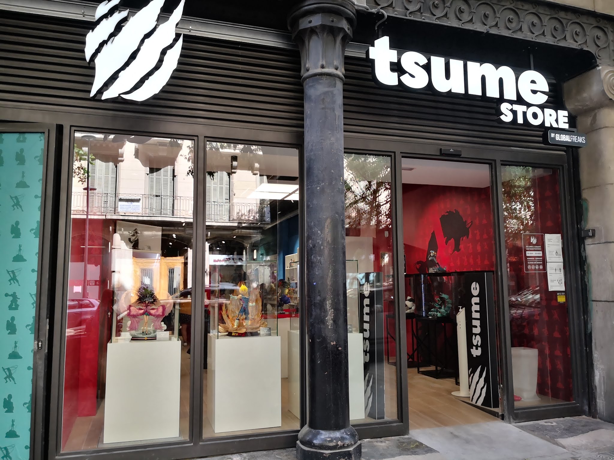 Sinfonía Empírico represa TSUME STORE, el nuevo templo de estatuas y figuras anime en Barcelona.