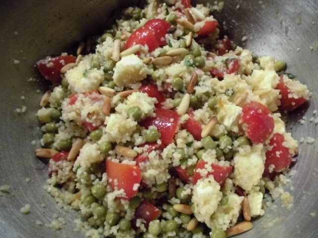 Küchentheater: Couscous-Salat mit Tomaten und Mozzarella