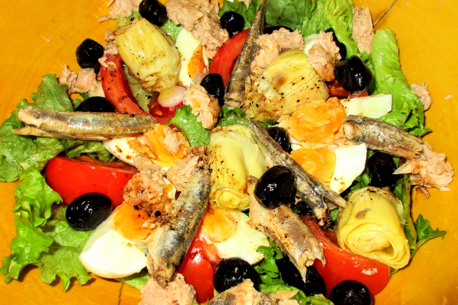 Salade niçoise traditionnelle