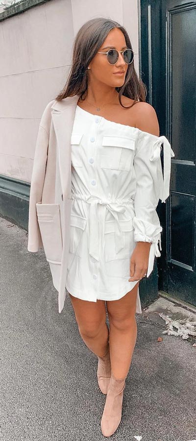  Minis are back in trend again. Here are 33+ Cute Outfit looks to insire you how to wear a mini dress. 33+ Adorable Mini Dress Outfits that Never Go Out of Style. Via Higiggle.com #minidress #fashion #cuteoutfits #chic