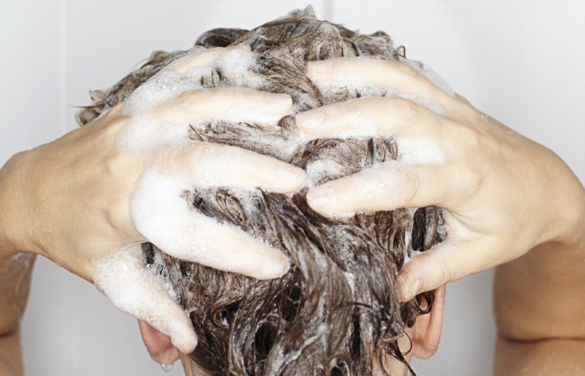 ما فائدة إضافة السكر إلى شامبو الشعر؟