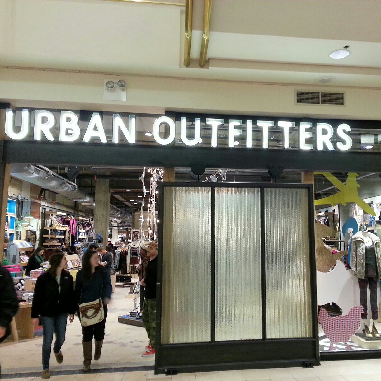 Robert Dyer @ Bethesda Row: URBAN OUTFITTERS BETHESDA GRAND OPENING ...